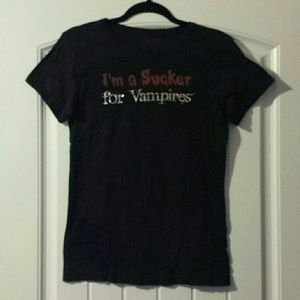 I'M A SUCKER FOR VAMPIRES SHIRT SIZE JUNIORS XL